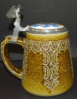 Auktion <br>Jugendstil-Bierkrug mit studentischen Deckel-Wappen 