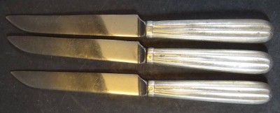 Auktion 344<br>3x Messer mit Silbergriffen. 13lötig, älter, L-18 cm [1]