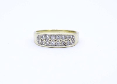 Auktion 352<br>Brillant Ring, GG 0.585 mit 16 Brillanten zus. 0,50ct., 4,2g., RG 55, ein Stein mit Abplatzer [1]