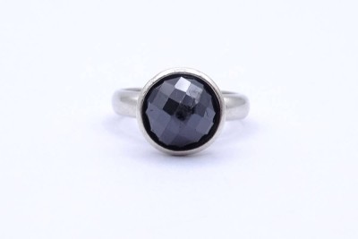 Auktion 349<br>925er Silber Ring mit einem schwarzen facc. Stein (Tragespuren), 6,5g., RG 56 [1]