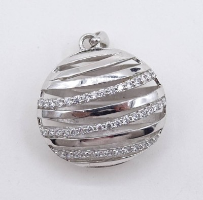 Auktion <br>Anhänger aus Sterlingsilber besetzt mit kleinen klaren Steinen, Ø ca. 2,5 cm, 6 gr. [1]