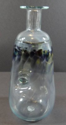 Auktion <br>Kunstglas-Flasche, mittig  gelocht, signiert, H-22 cm, Handarbeit [1]