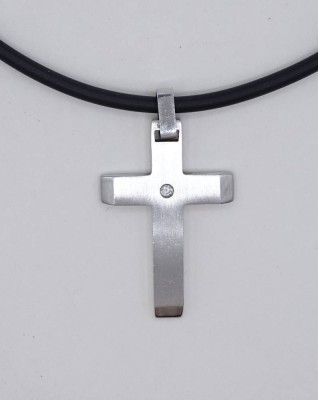 Auktion <br>Kreuzanhänger aus Edelstahl besetzt mit kleinem klaren Steinen an Kunststoffband, L. Kreuz: 4,3 cm, Halsband: 41,5 cm, leichte Tragespuren [1]