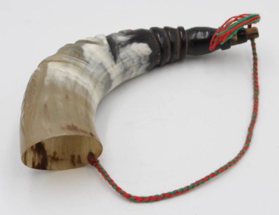 Auktion <br>beschnitztes Horn, Chile, L-29cm. [1]