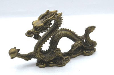 Auktion <br>Bronze, Drachenfigur mit Kugel in der Tatze, China, neuzeitl.  H-10cm L-17cm. [1]