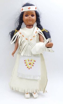 Auktion <br>Vintage American Native-Puppe, Frau mit Baby, Kunststoff, Arme und Kopf beweglich, Schlafaugen, H. 28 cm, mit Altersspuren [1]