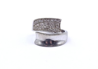 Auktion 357<br>Geschwungener Sterlingsilber Ring mit rund facc. klaren Steinen, Silber 0.925, 8,7g., RG 58 [1]