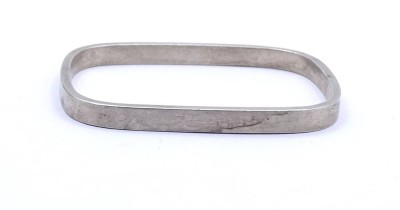 Auktion 335<br>Massiver Silber Armreif, ungest., Silber geprüft, B. 5,8mm, 71x58mm, 33,2g. [1]