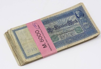 Auktion 335<br>Konvolut 100 Mark Banknoten, insg. 53 Stück, Alters- und Gebrauchsspuren [1]