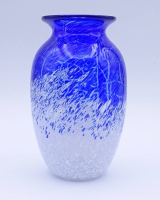 Auktion <br>kl. blau/weiße Glas Vase, H. 11,5cm [1]