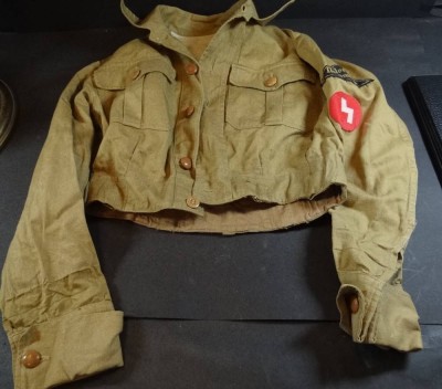 Auktion <br>HJ Uniform-Hemd, kl. Kindergrösse, mit Gebietsdreieck 