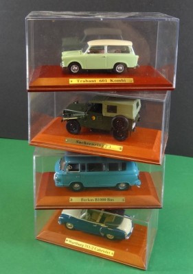 Auktion <br>4x Ostblock Automodelle in Display [1]