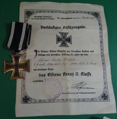 Auktion <br> Eisernes Kreuz 2.Kl. am Band mit Besizezugnis, 1918, getragene Erhaltung [1]