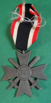 Auktion <br>KVK 2.Klasse mit Schwertern, 1939, am Band [1]