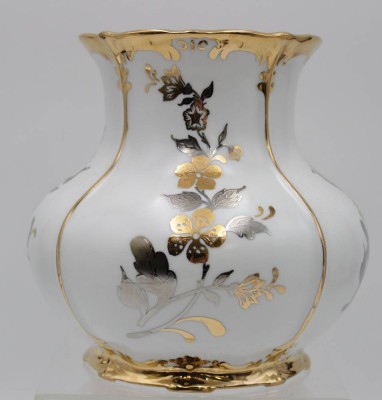 Auktion <br>Vase, Bohemia, Goldblumen, ca. H-17cm. [1]