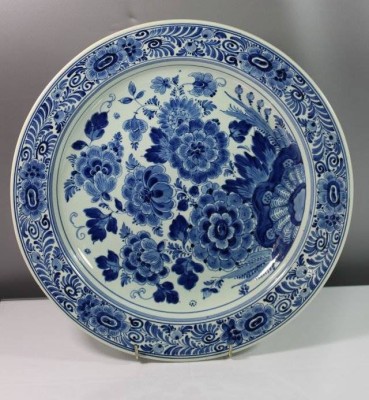 Auktion <br>gr. Wandteller, Royal Delft, Blumenbemalung, D-34cm. [1]