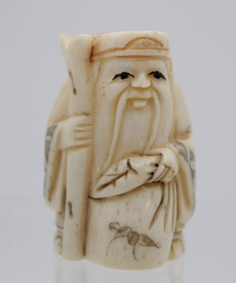 Auktion <br>wohl Netsuke, Gehlehrter, China/Japan, sígniert, Bein, H-5cm. [1]