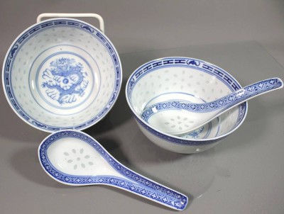 Auktion <br>2x China-Schalen mit Löffel, gemarkt, Drachendekor, H-5,8cm D-11,5cm. [1]