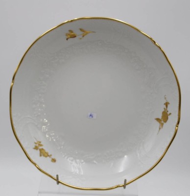 Auktion <br>gr. Schale, Meissen, Schwertermarke, florale Bemalung in Gold, 2 Schleifstriche, H-5,7cm D-26cm. [1]