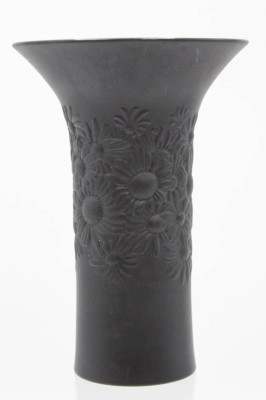 Auktion <br>Vase, Rosenthal studio-linie, Porcelaine Noire, florales Reliefdekor, H-16,8cm. [1]