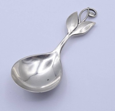 Auktion <br>Vorlegelöffel, Copenhagen, Silber, (19)33, L. 9,5cm, 16,7g. [1]