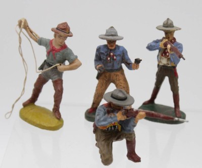 Auktion <br>4x Cowboys, 3x Elastolin 1x Austria Tipple Topple, gut erhalten, ca. H-7,8cm. [1]