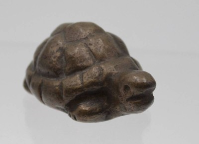 Auktion <br>kl. Bronze-Schildkröte, H-3cm L-6,5cm. [1]