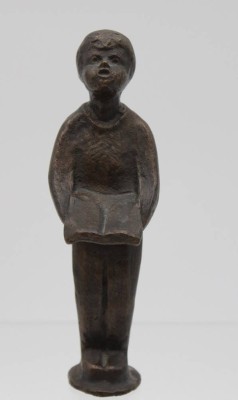 Auktion <br>Figur, singender Knabe, Bronze, H-14,8cm. [1]