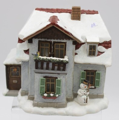 Auktion <br>Winterhaus, Hummel/Goebel, Kunstmasse, H-16,5cm B-19cm [1]