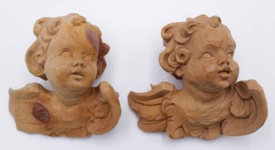 Auktion <br>Paar Putti-Wandköpfe, Holz, 1x gemarkt, ca. 12,5 x 13cm. [1]