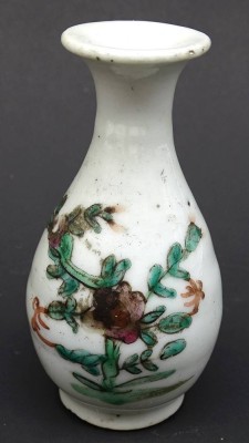 Auktion <br>kleine Porzellan Vase bemalt  H. 8 cm B . 3,5 cm [1]