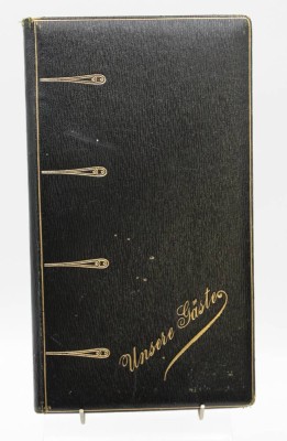 Auktion <br>Gästebuch um 1920, 1 Seite beschrieben ansonsten leer, ca-30,8 x 17,5cm. [1]