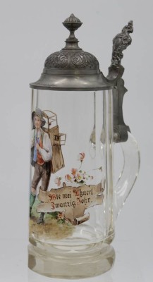 Auktion <br>hoher Bierkrug mit Zinndeckel, Emaillemalerei, wohl Kurt Hammer, Zinndeckel, mit Punktgravur, H-23,5cm. [1]