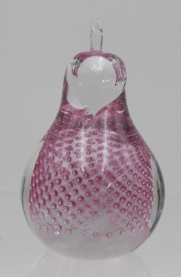 Auktion <br>Paperweight in Form einer Birne, Murano ?, Luftblasen, H-10,5cm. [1]