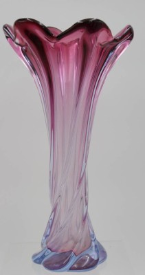 Auktion <br>hohe Vase, wohl Murano, 2farbig, H-27,5cm. [1]