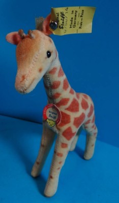 Auktion <br>Original Steiff 0750/14. Giraffe aus Samt Höhe ca. 16 cm. 1968 bis 1972, komplett [1]