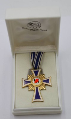 Auktion <br>Mutterkreuz in Gold, 3. Reich [1]