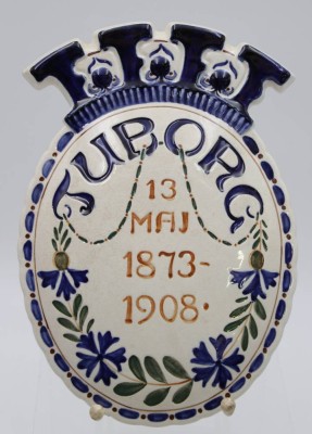 Auktion <br>Wand-Plakette, Tuborg 13. Mai 1873-1908, Copenhagen, Aluminia, 23,5 x 16,5cm. [1]