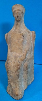 Auktion <br>sitzende Frauenstatuette, Ton, Ausgrabung?, H-13 cm [1]