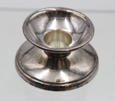 Auktion <br>kl. Leuchter, 835er Silber, gefüllter Stand, ca. H-3,5cm, 63,4gr. [1]