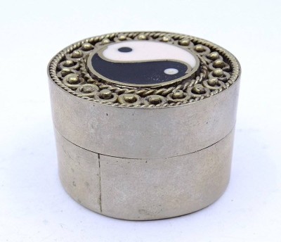 Auktion <br>kleine Pillendose aus Metall Ying Yang Ø 3,2 cm H. 2,2 cm [1]