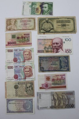 Auktion <br>12x div. Banknoten, Alle Welt [1]