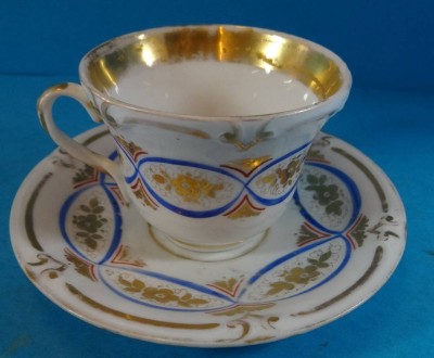 Auktion <br>Biedermeier-Tasse, Dekor tw. berieben,  mit U.T. [1]