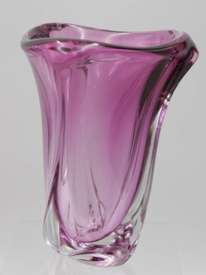 Auktion <br>Kunstglasvase, rosa/klar, undeutlich signiert, H-19,5cm [1]