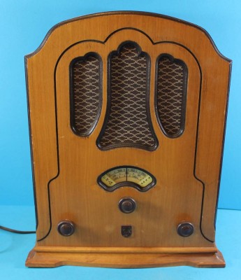 Auktion <br>Phillips Nostalgieradio, limitierte Auflage, dis Nr. n4561/9999, fuktionstüchtig, H-40 cm, B-35 cm [1]