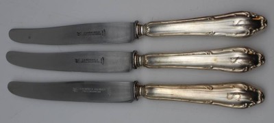 Auktion <br>3x grosse Messer mit Silbergriffen-800-, L-25,3 cm, Monogramm 