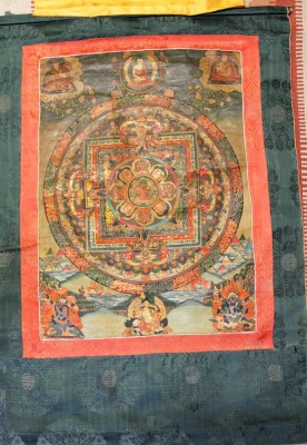 Auktion <br>Thanka, älter, Tibet, verso Stempel, ca. 82,5 x 58,5cm. [1]