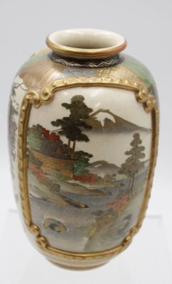 Auktion <br>Vase, Japan, gemarkt, Geisha und Landschaftsdekor. ca. H-19cm. [1]