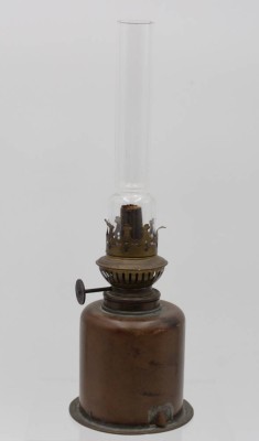 Auktion <br>Petroleum-Lampe, Kupfer, älter, ca. H-29cm. [1]