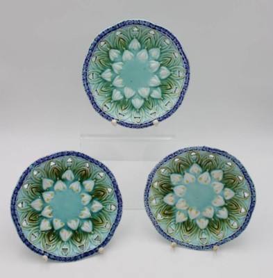 Auktion <br>3x kl. Jugendstil-Teller, Seeorose, V&B, 1x bestossen, div. kl. Chips, D-17cm. [1]